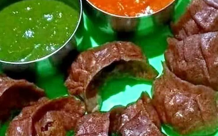 Mandua momos with chutneys